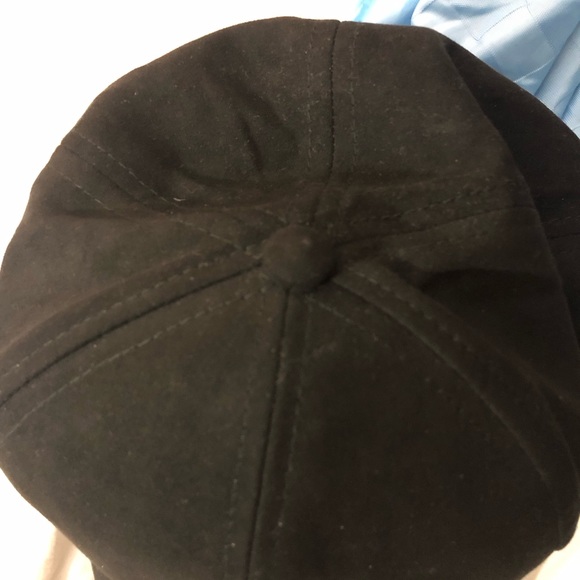 Faux suede black baseball cap with Velcro enclosure - Picture 3 of 4